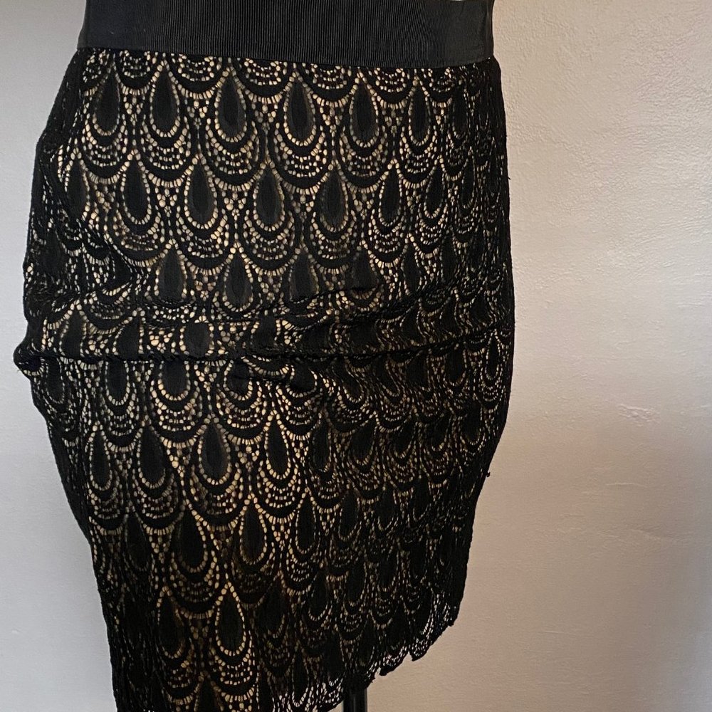 BLACK LACE SKIRT size 18 gorgeous classy w stretch